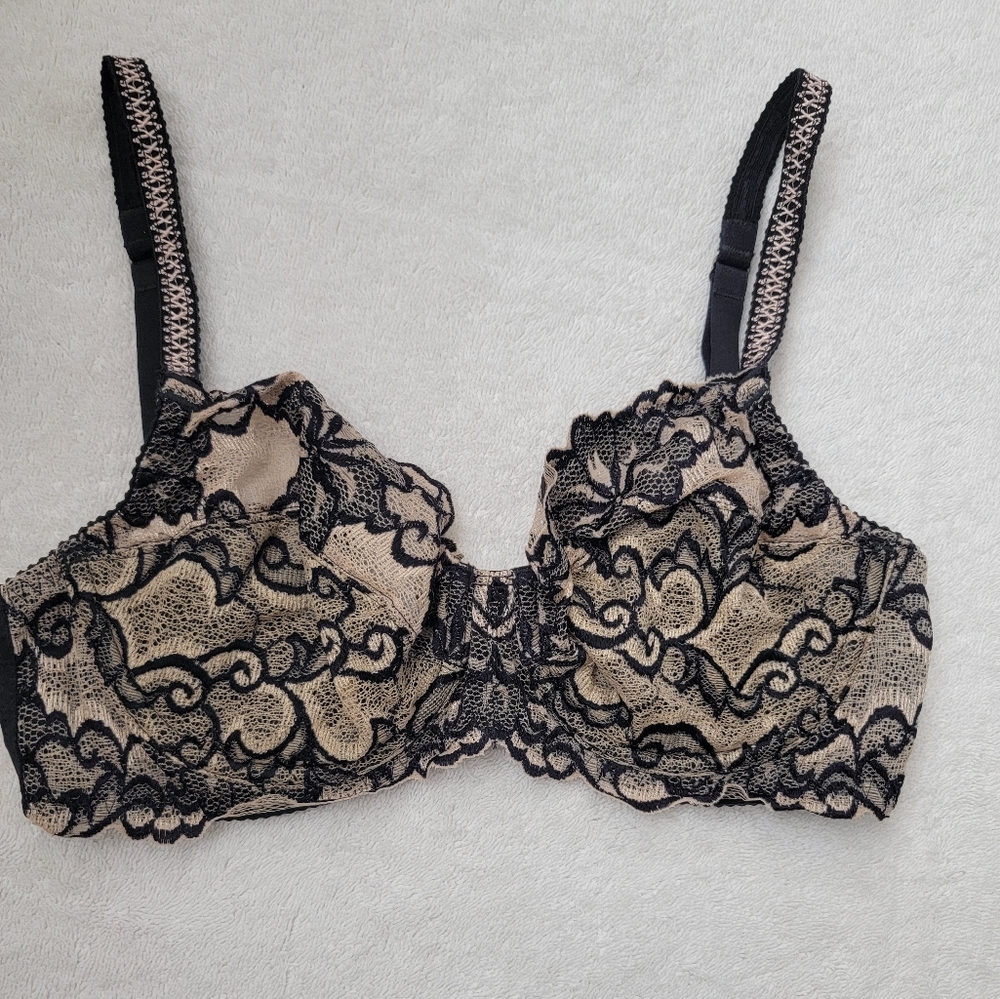 Wacoal lace bra 32D